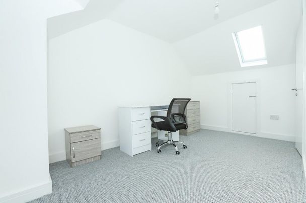 5 bedroom House To Let Total Size: 1292 SQ FT - Photo 1