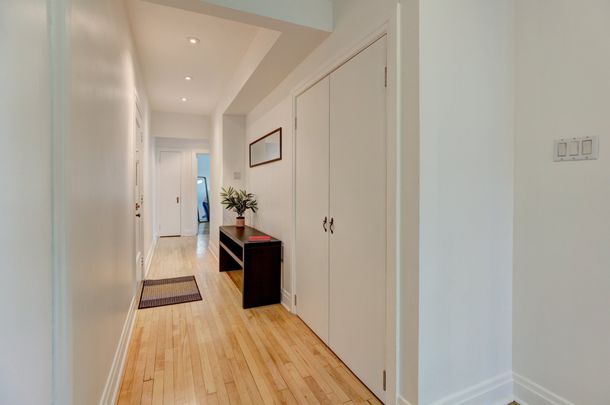 Condo for rent, Mont-Royal - Photo 1