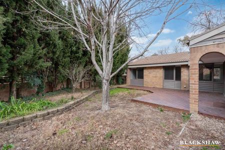 Sun-lit Family Home in Phillip - Photo 4