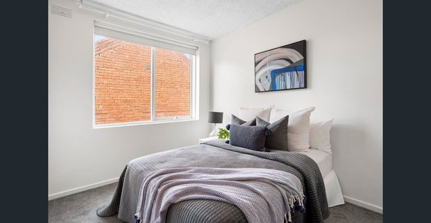 An easy and inviting Carlisle Street retreat - Photo 1