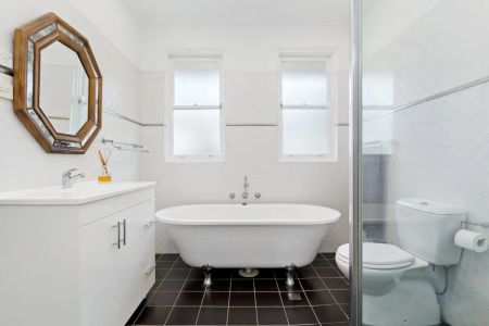 CHARMING 2 BEDROOM HOME - Photo 5