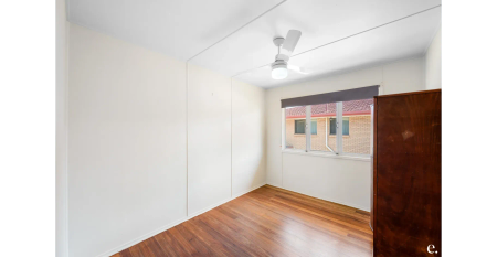 Charming 3 bedroom home with minutes to the water! - Photo 3