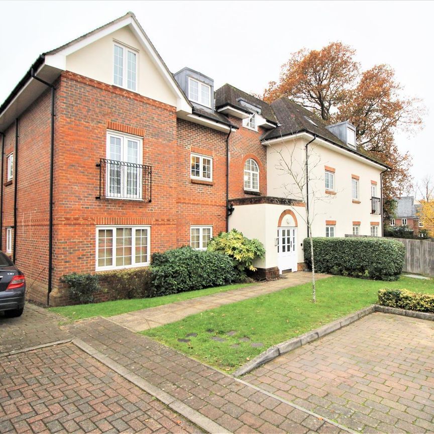 Maddox Drive, Crawley - Photo 1