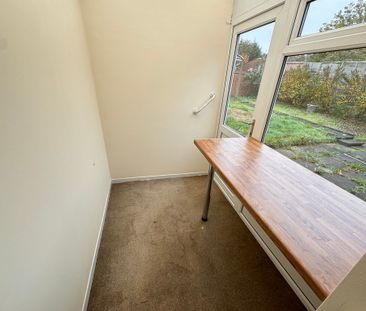 Kinfare Drive, Tettenhall Wood, Wolverhampton - Photo 2