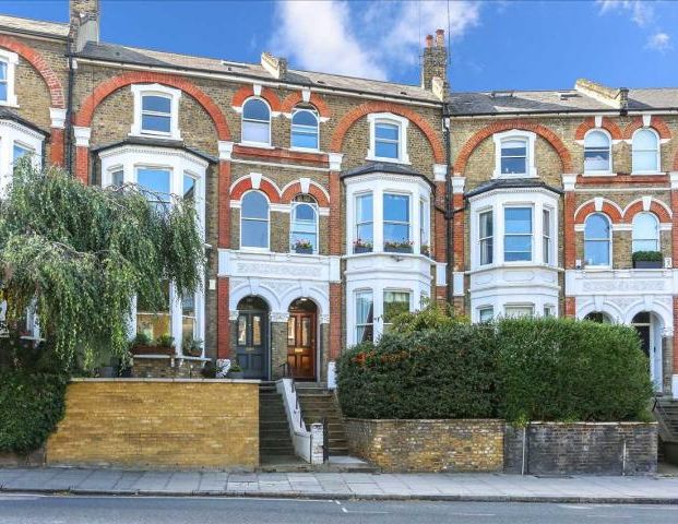 Beautiful 5 bedroom with great space and access to garden - Photo 1