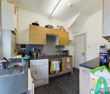 1 bedroom in a house share to rent - Photo 5