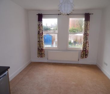 1 bedroom flat to rent - Photo 6