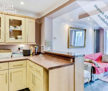4 bedroom end of terrace house to rent - Photo 5