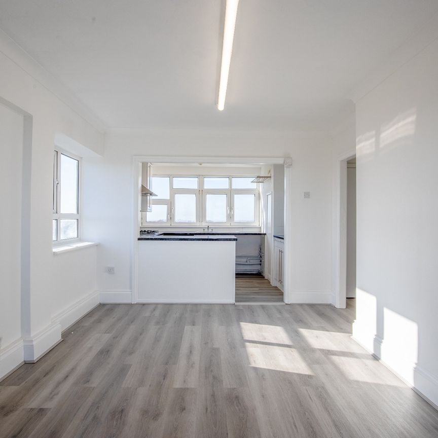 2 Bed Flat, Oatlands Court, SW19 - Photo 1