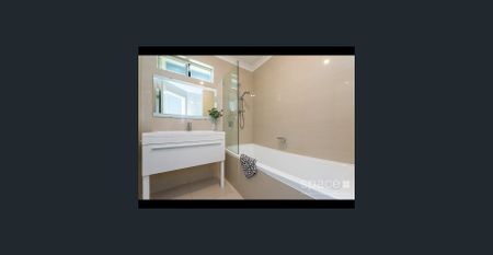 Private and secure unfurnished duplex home - Photo 3