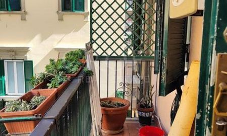 Prati-Cavour: Spacious, renovated 2 bedroom, 2 bath. Bright, silent, near all shops, services, metro and walking distance to historical center. Pleasantly furnished apartment in well-kept building with doorman. rif#2384 - Photo 2