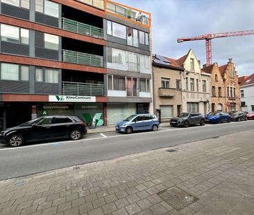 Instapklaar 2-slaapkamer appartement met terras in centrum Roeselare! - Foto 2