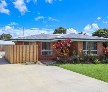 SPACIOUS 3 BEDROOM HOME - Photo 1