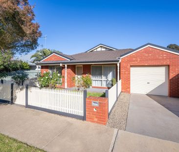 Great Unit in Prime Location! - Photo 2