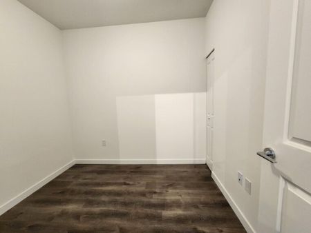 Unit 329 - Beautifully Designed/ 2 Bedroom Plus Den Condo at The Grove - Photo 2