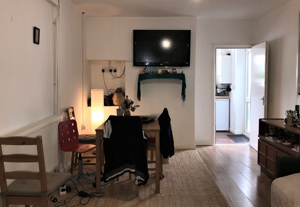 £1,650 PCM, Furnished Four Bedroom House with Enclosed Garden in Paget Street, Grangetown, Cardiff, CF11 7JY - Photo 1