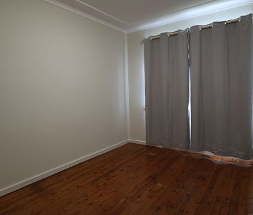 Freshly Painted 3 Bedroom Home with Sleepout - Photo 3