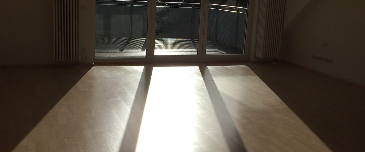 Komfortable Wohnung mit ausgebauten Dachboden, Balkon und Gäste-WC - Foto 1