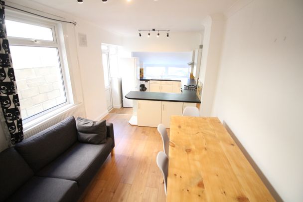 Tewkesbury Place, Cathays - Photo 1