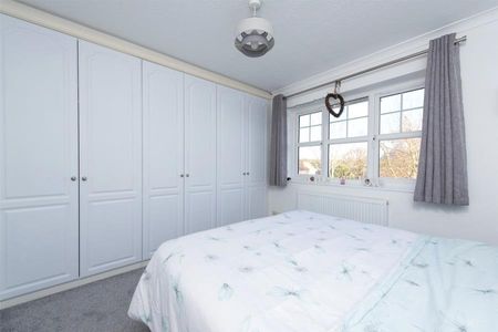 Picton Close, Camberley - 2 bedrooms Property for lettings - Seymours - Photo 3