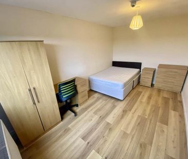 3 bedroom flat to rent - Photo 5