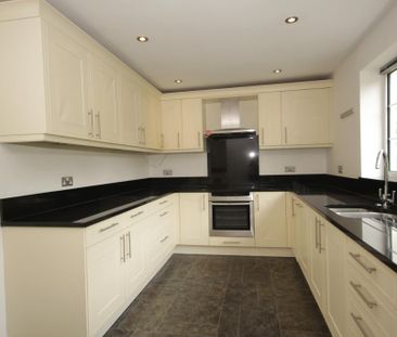 4 bedroom detached house to rent - Photo 4