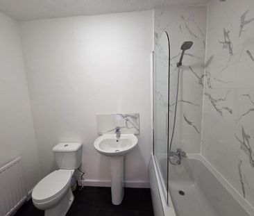 3 Bed Terraced House, Bolton Road, M26 - Photo 6