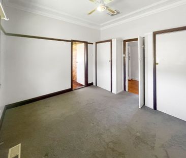 Beautiful home in the heart of South Dubbo - Photo 4