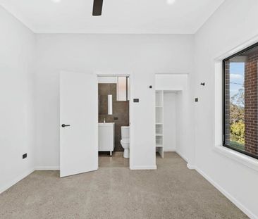 STUNNING MODERN HOME - Photo 3