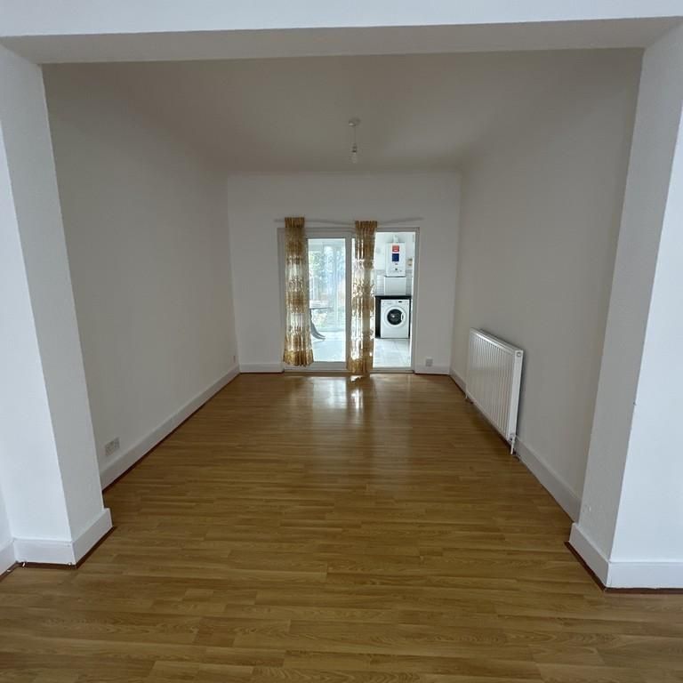4 bedroom terraced house to rent - Photo 1