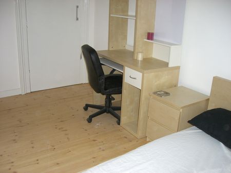 1 Bedroom Apartment - Photo 3