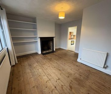 2 bedroom end of terrace house to rent - Photo 2