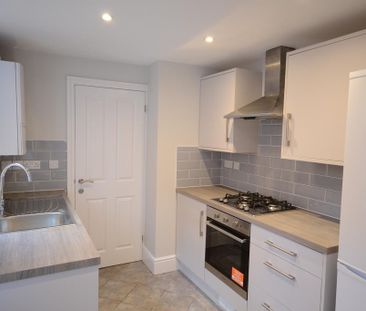 3 bedroom semi-detached house to rent - Photo 6