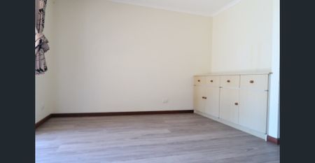 Spacious 4 Bedroom Home with low maintenance grounds - Photo 5