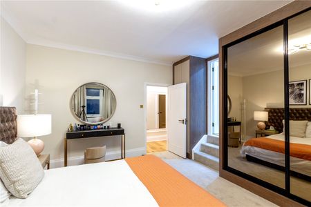 Recently Refurbished Four Bedroom Apartment in a Sought-After Portered Block, Marylebone - Photo 4