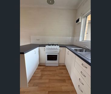 Great unit in fantastic location! - Photo 6