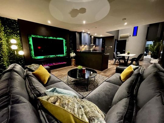 2 bedroom penthouse to rent - Photo 1