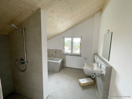 2,5-Zimmer-Neubauwohnung im Dachgeschoss in Kammer, perfekt für Alleinstehende und Paare! - Photo 2