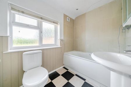 3 bedroom terraced house to rent - Photo 3