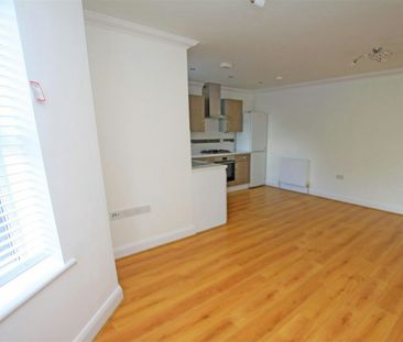 Flat to rent on - Photo 2