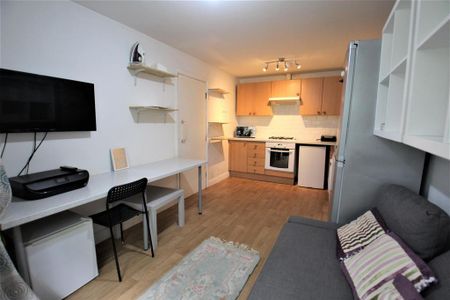 4 bedroom apartment to rent - Photo 4