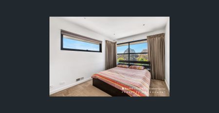Modern Comfort in a Prime Doncaster Location - Photo 3
