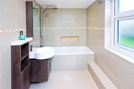 4 bedroom end of terrace house to rent - Photo 5