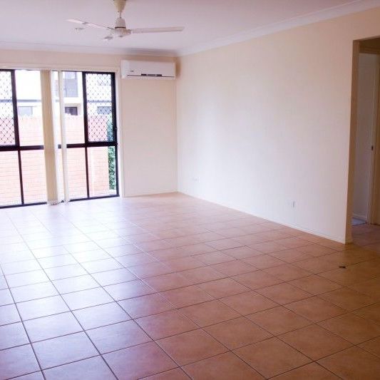 Spacious 3 bedroom villa in great location - Photo 1