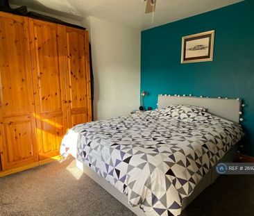 3 bedroom semi-detached house to rent - Photo 4