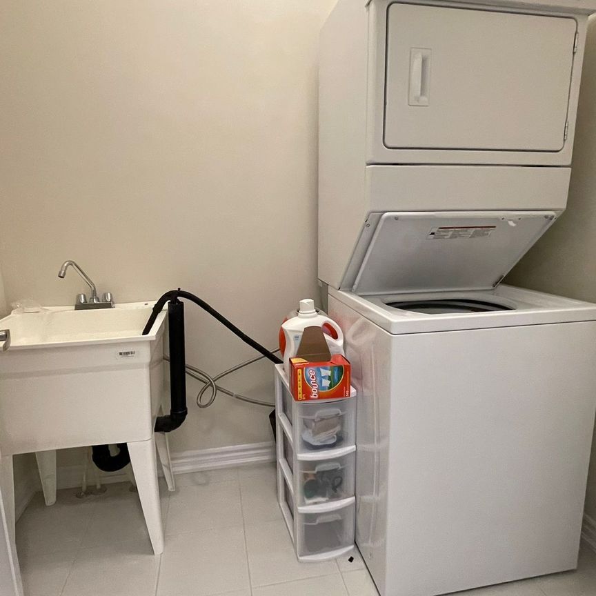 For Lease - 2090 Coppenwood Common, Burlington, Ontario - Photo 1