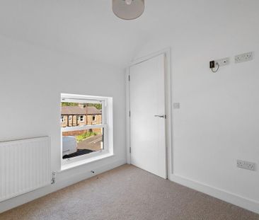 3 bedroom terraced house to rent - Photo 2