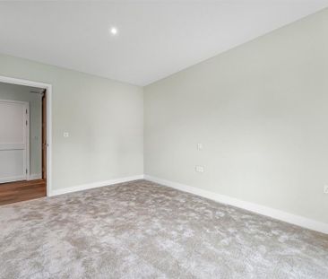 3 bedroom flat to rent - Photo 3