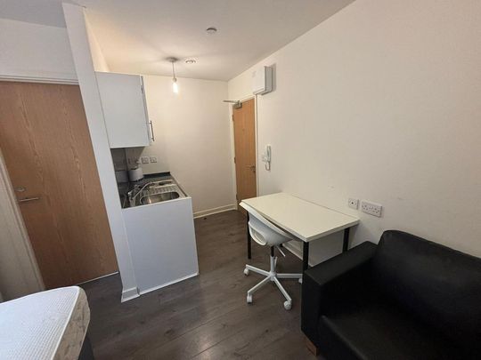 Studio to rent - Photo 1