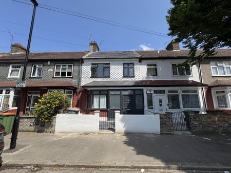 Guide Price £2,650 pcm - Available Now - Part Furnished - Photo 2